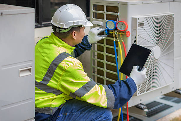 Professional Hvac technician working in Huntertown, IN